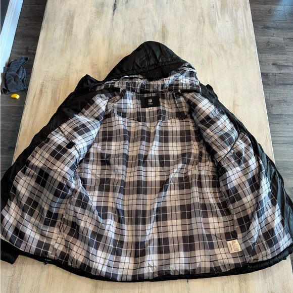 Men’s NFL Pro Line Las Vegas Raiders Puffer Jacket M Excellent Condition - Picture 2 of 9